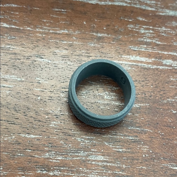 QALO Men's Silicone Ring - Gray size 9 NWOT - Picture 4 of 9